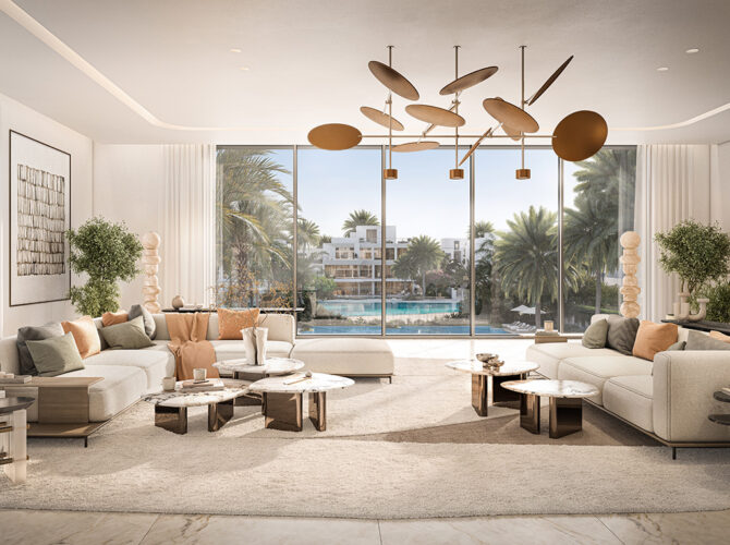 Modernes und luxuriöses Wohnzimmer von Mirage at the Oasis. Es zeigt eine große Couch und ein Teppich mit Couch-Tischen und eine große Fensterwand mit Blick auf den tropischen Pool. An der Decke hängt eine moderne Lichtkonstellation die an kontemporäre  Kunst erinnert. Jetzt auf nikvandamme.ae entdecken.